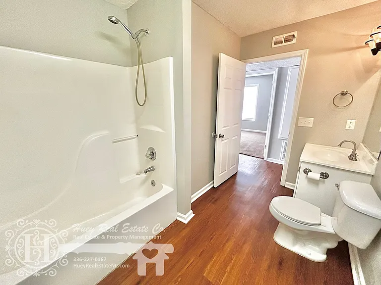 620 E Davis St #A — Photo 9