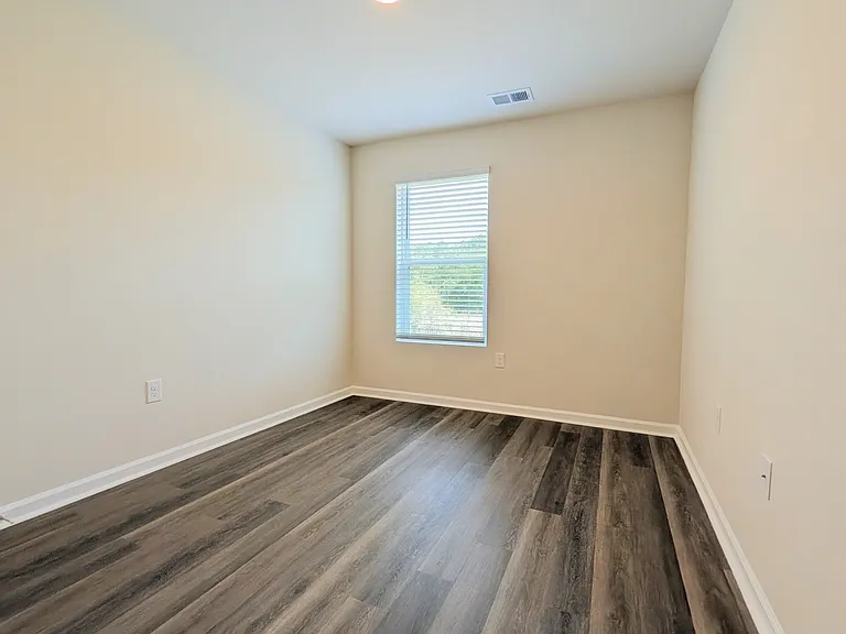 314 Honeystone St — Photo 7