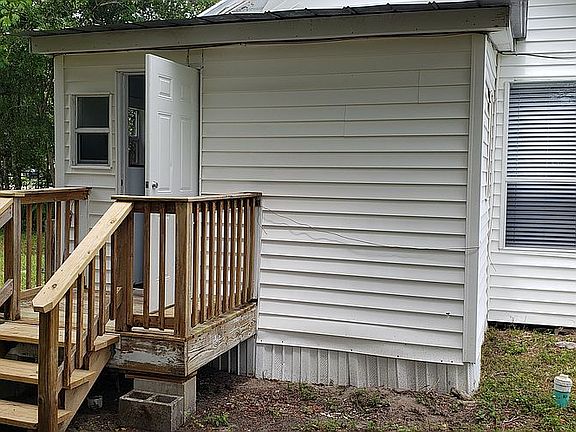3rd image of 1526 NE 24th St