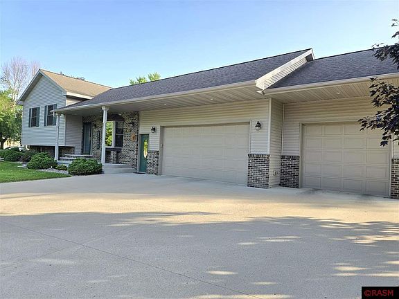3rd image of 1814 Crestview Dr