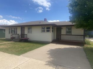 915 Dodgeville St, Highland, WI 53543