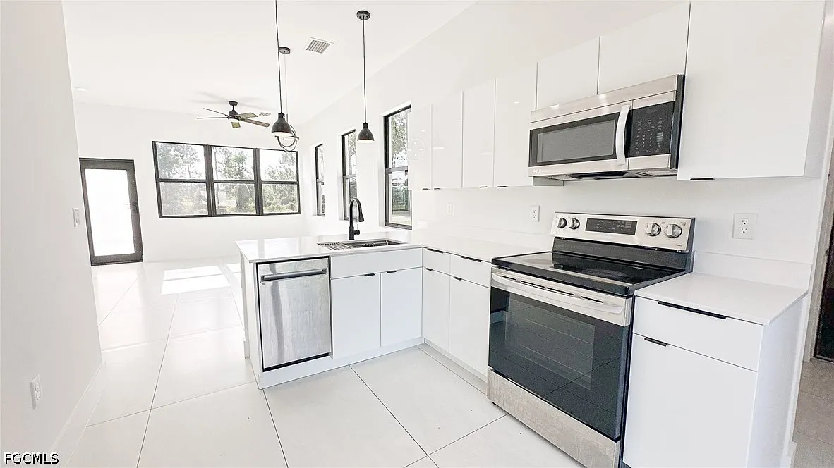 3 bed, 2.0 bath, 1186 sqft, $1,800 — Photo 4