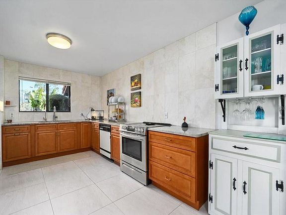 2nd image of 41 Village Cir Unit 41