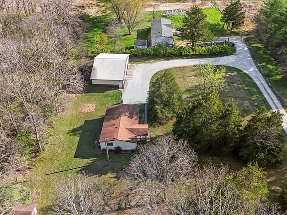5th image of 290 Chapman Farm Rd