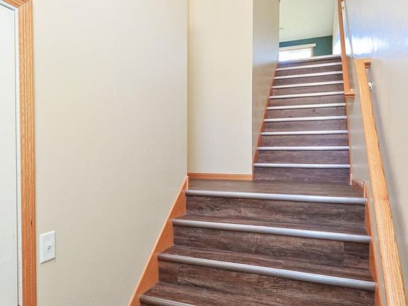 3rd image of 210 Heritage Ln