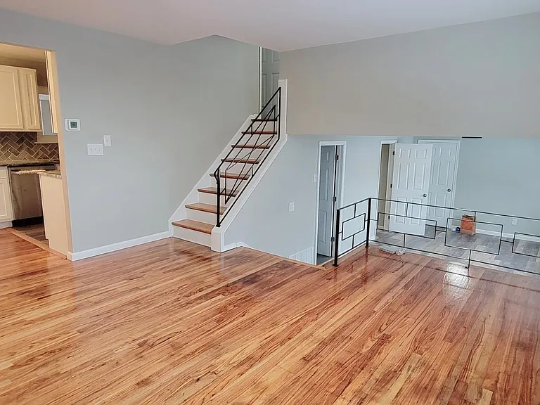 1116 Greentree Rd — Photo 7