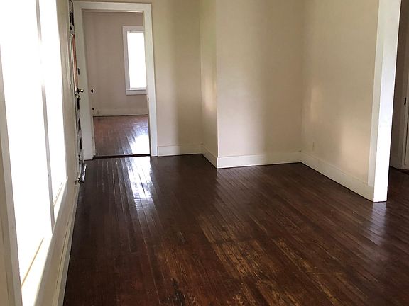 4th image of 304 S Nau St