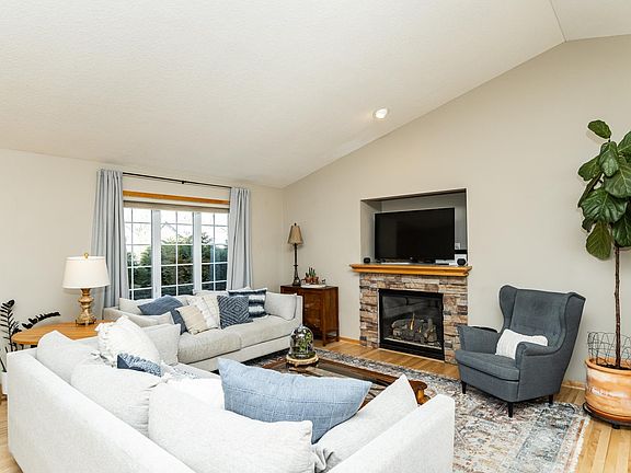 5th image of 4980 55th Ave NW