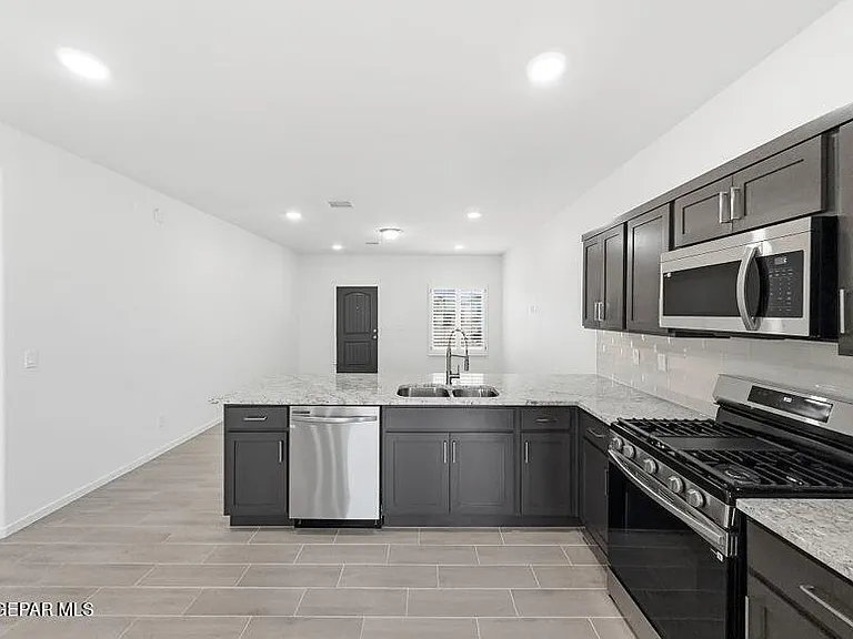 13961 Victory Sky Ave — Photo 2
