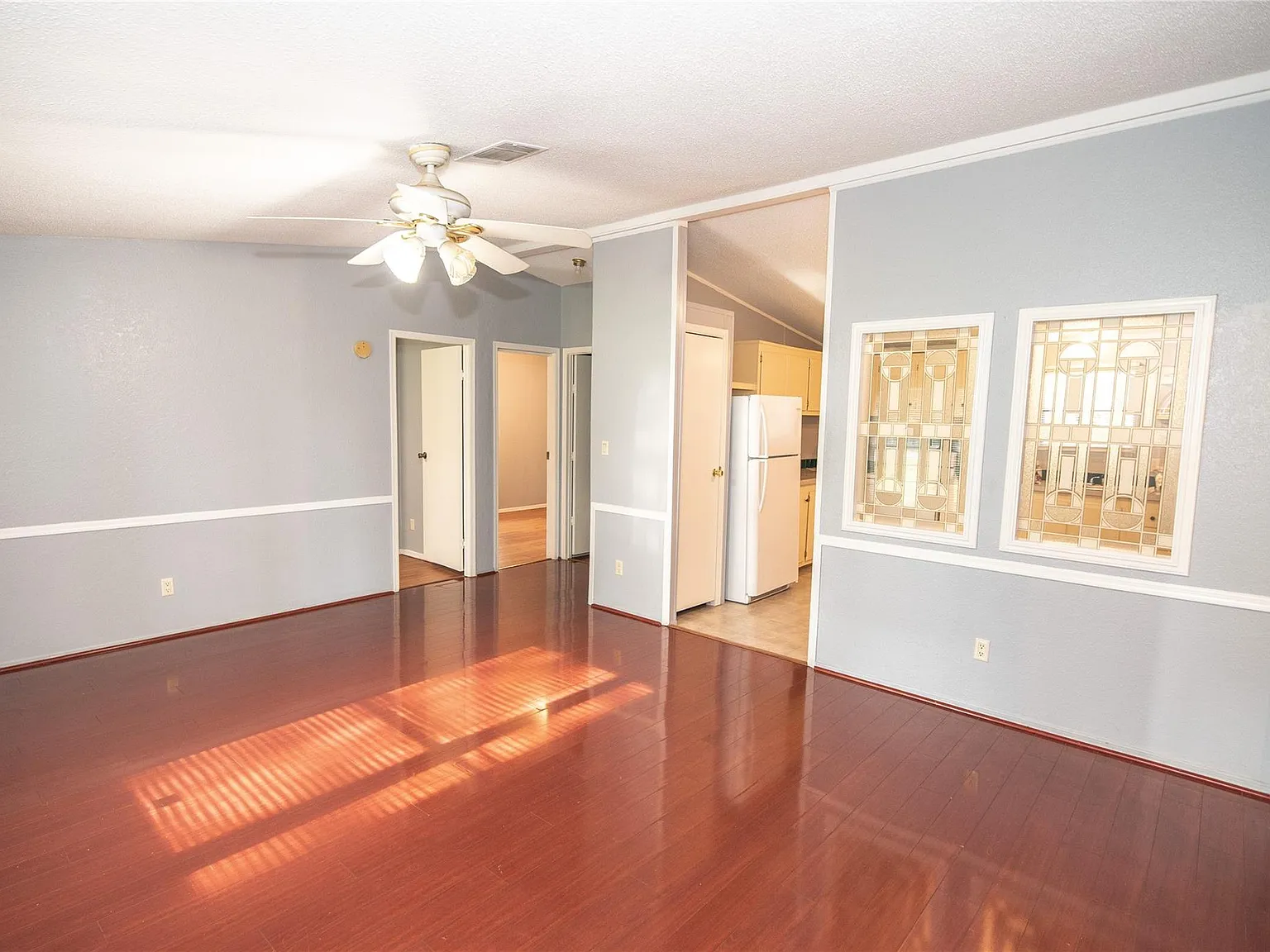 3 bed, 2.0 bath, 1280 sqft, $1,600 — Photo 2