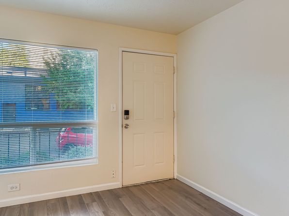 130 NE 17th Ave #7