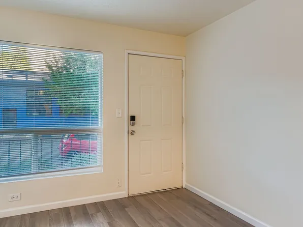 130 NE 17th Ave #7, Portland, OR 97232