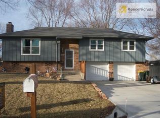 15320 N Circle Dr, Basehor, KS 66007