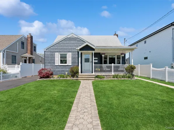 122 McKinley Avenue, North Bellmore, NY 11710