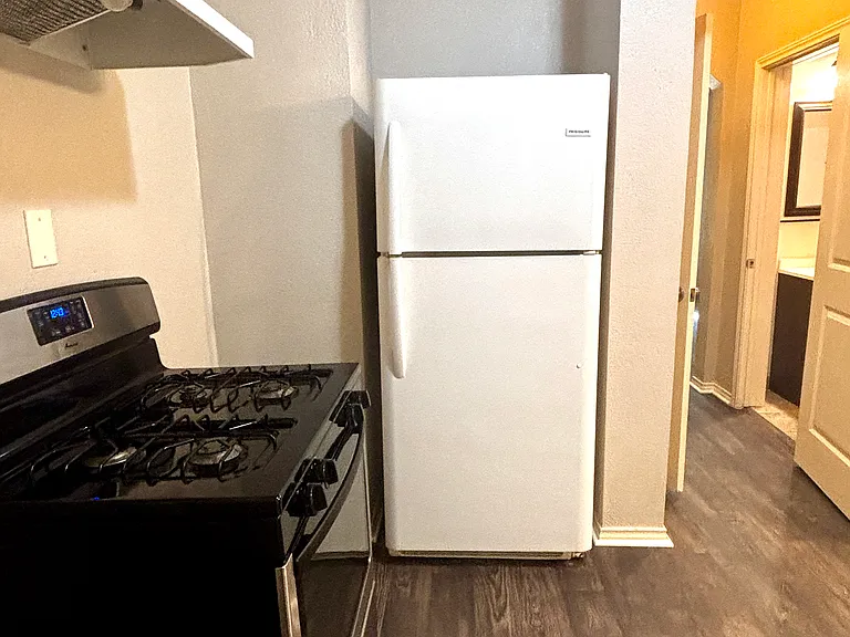 905 Isbell Rd — Photo 16