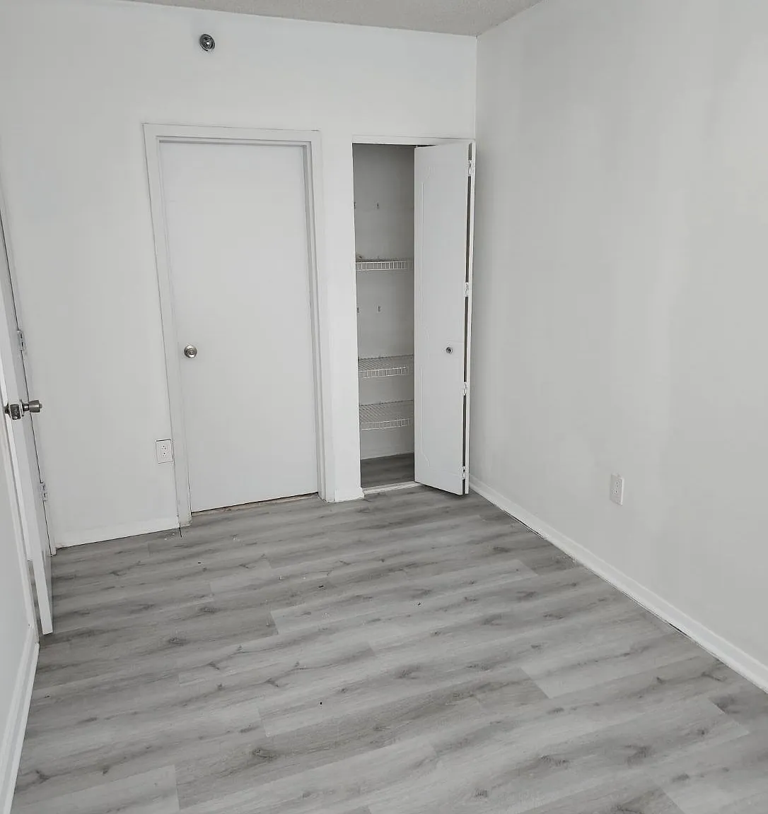 45 River Dr S — Photo 3