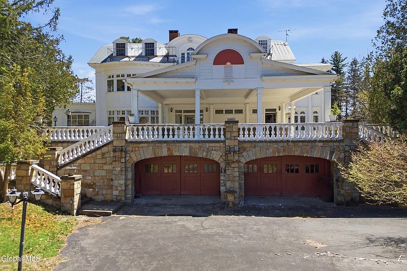 3rd image of 2255 Ballston Avenue