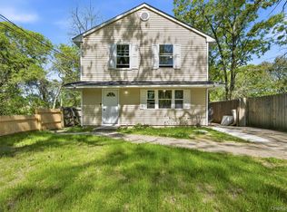 7 Rutland Rd, Mastic, NY 11950