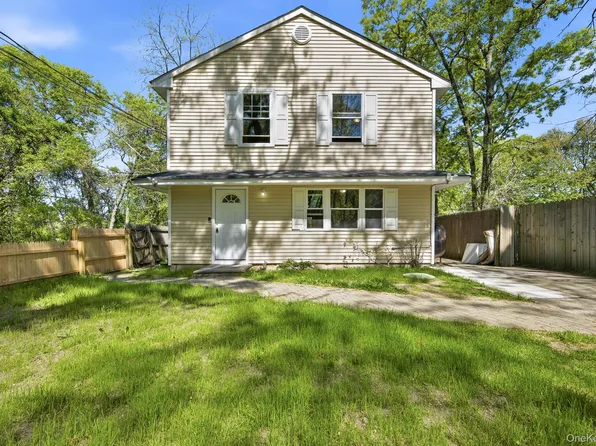 7 Rutland Road, Mastic, NY 11950