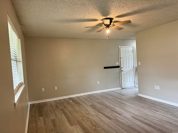5th image of 215 Joy Dr