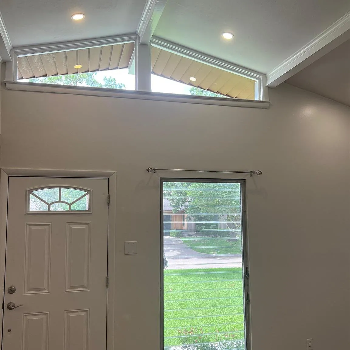 3 bed, 2.5 bath, 1616 sqft, $3,000 — Photo 3