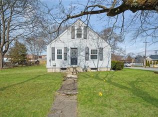 15 Sunset Ave, Warwick, RI 02889