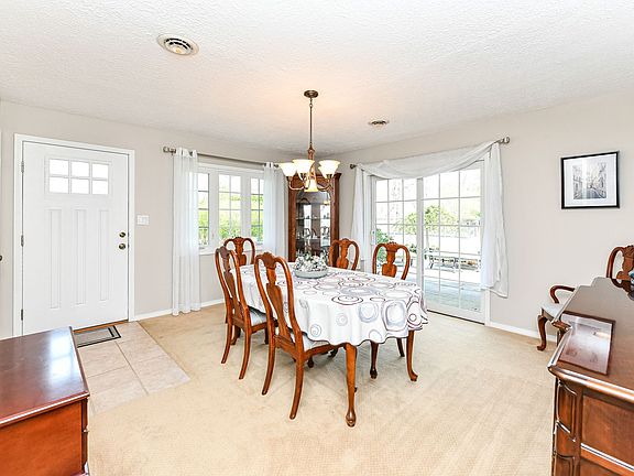 5th image of 481 Redbud Ln