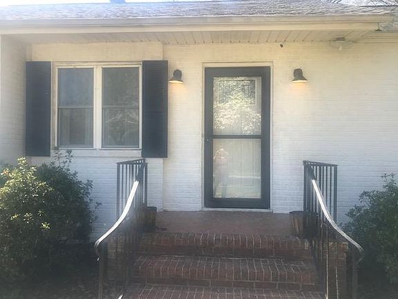 3rd image of 414 Parkdale Dr