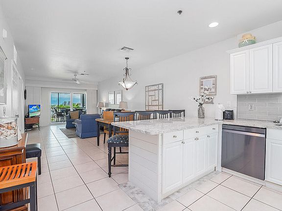 4th image of 160 Palm St #402
