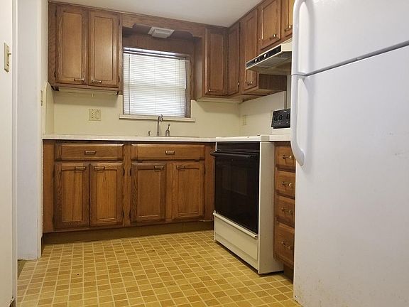 4th image of 26 S High St Unit 1