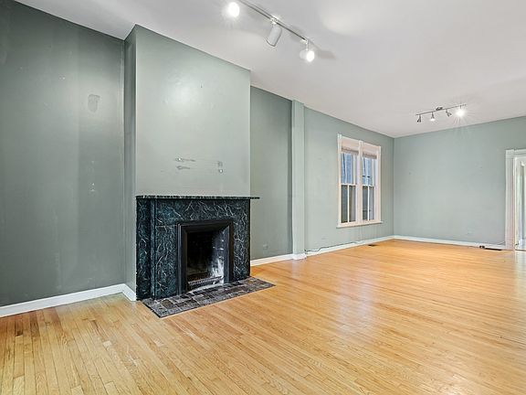 5th image of 2631 N Wilton Ave