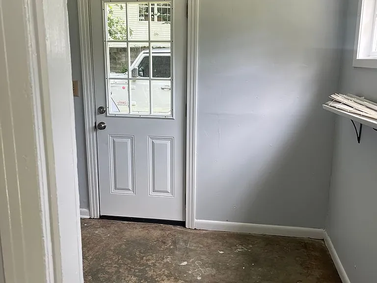 726 Whitfield St — Photo 3