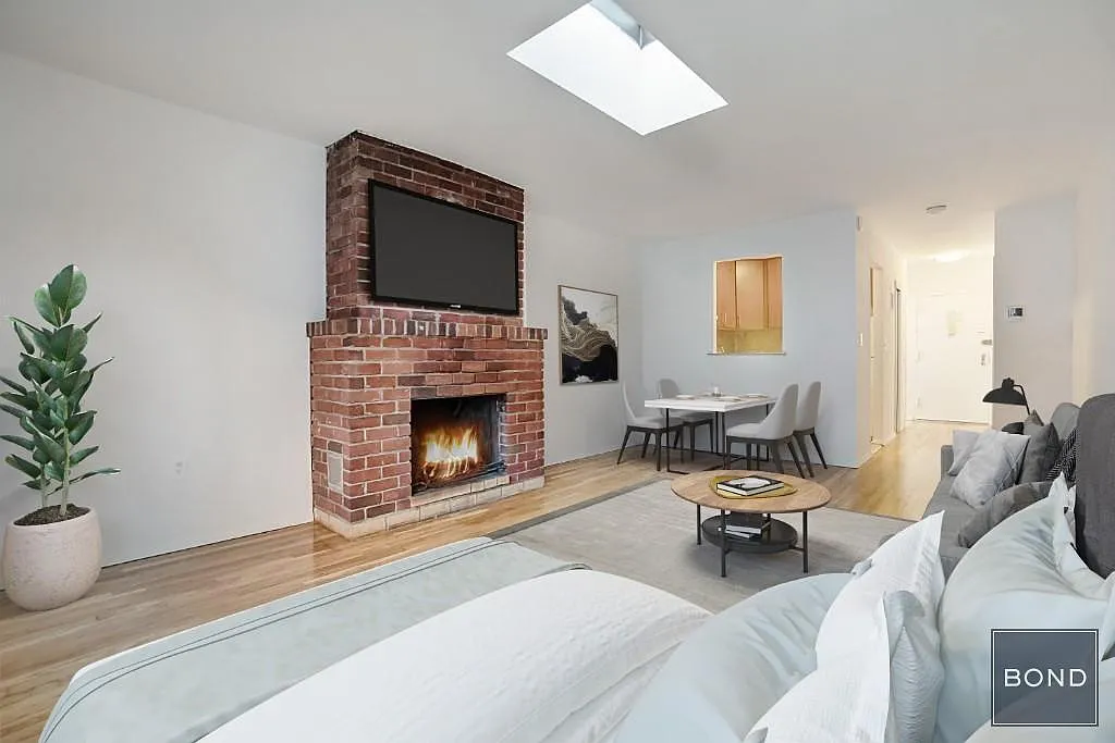 214 East 24th Street — Photo 2