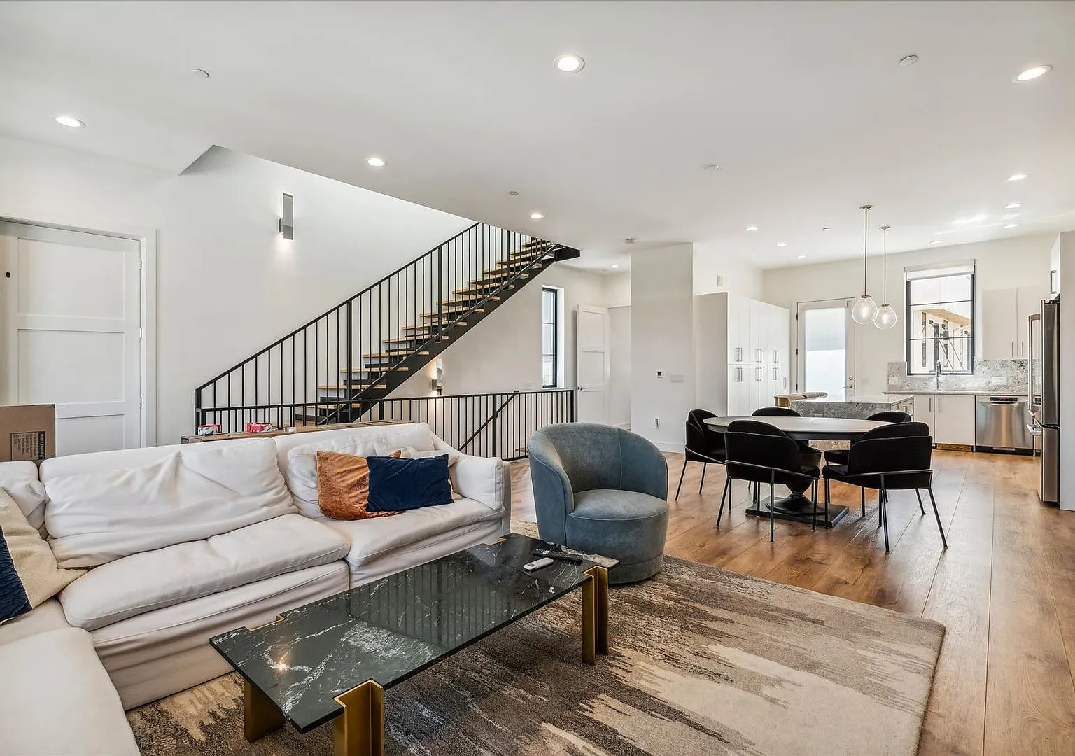 Luxury Rowhome Near Cherry Creek — Photo 2