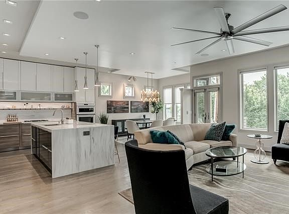 3rd image of 4731 Mercier St