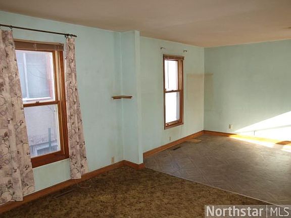 5th image of 904 Charlotte St