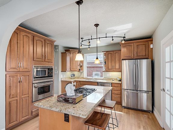 4th image of 4135 E 16th Ave