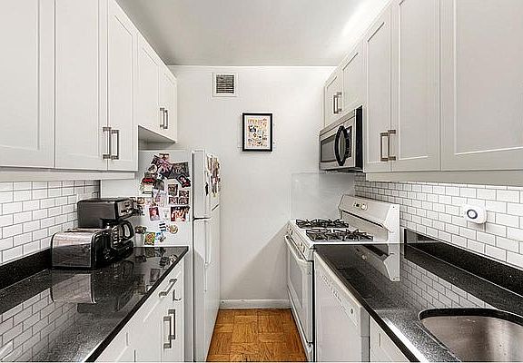 5th image of 630 1st Ave APT 29S
