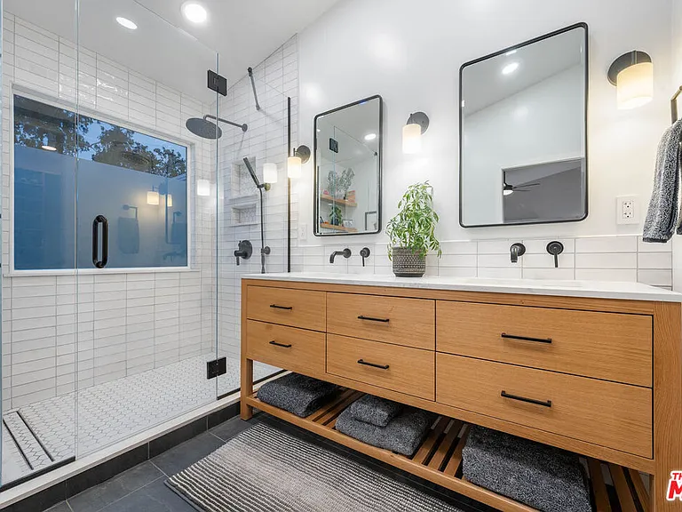 1220 Dincara Rd — Photo 26
