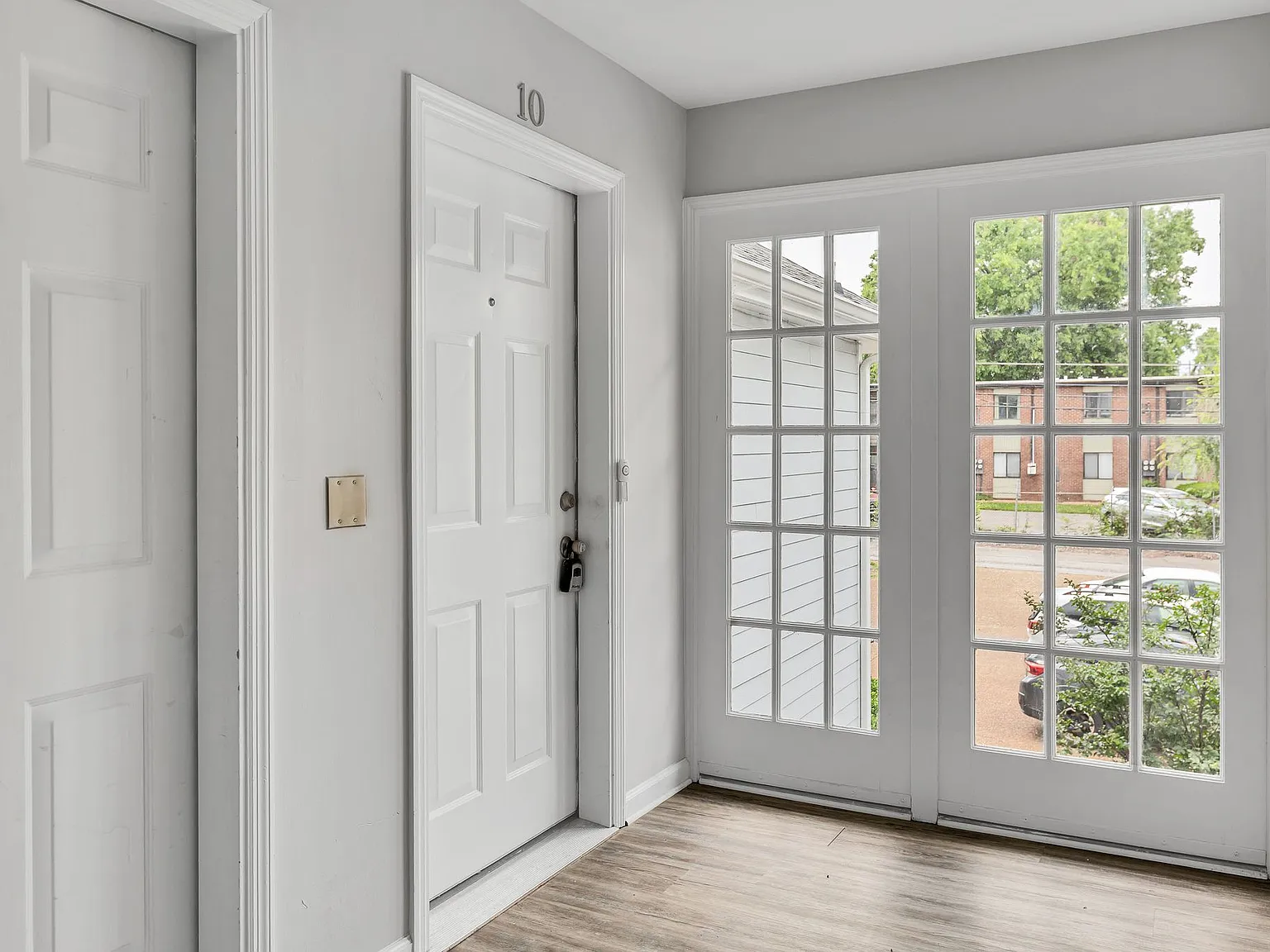 2 bed, 1050 sqft, $2,300 — Photo 3