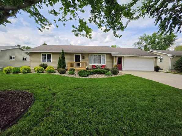 606 5th St SE, Orange City, IA 51041