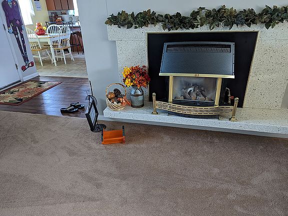 Living room fireplace, gas insert
