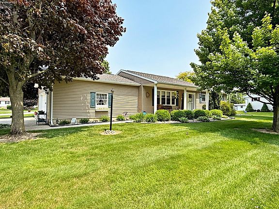 3rd image of 165 Hillcrest Dr
