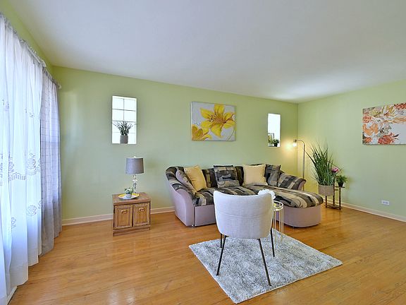 3rd image of 5247 N Mulligan Ave