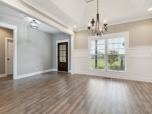 4th image of 182 Holly Ct
