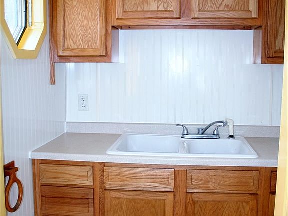 3rd image of 5253 Gladstone St