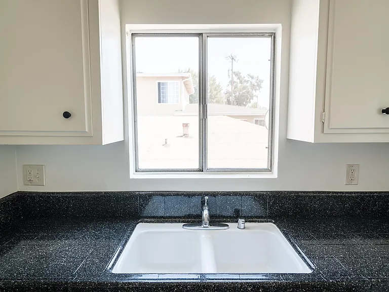 819 Ocean Park Blvd #4 — Photo 15
