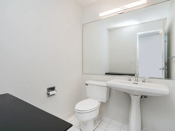 80 Bay Street Landing image 23 of 31