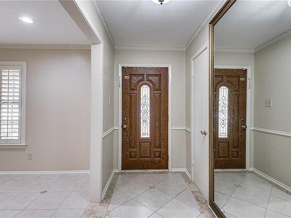 3rd image of 1002 Glen Crest Ct
