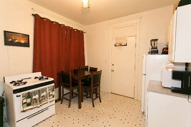 1927 W Schiller St #1 — Photo 4